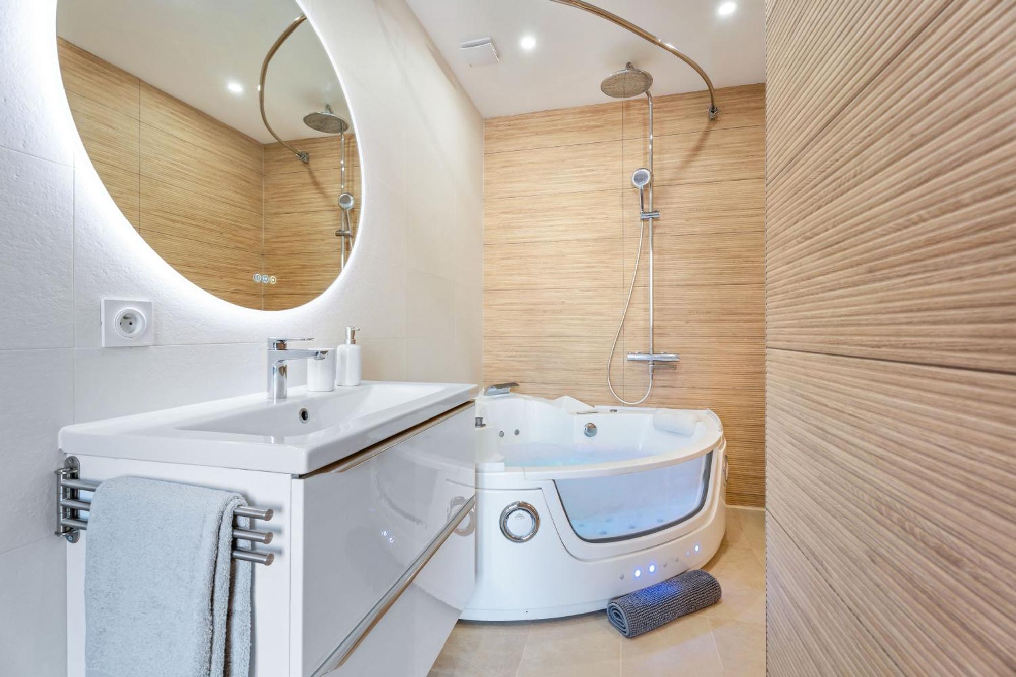 Nice Renting - Love Room Massena - Luxe Room - Jacuzzi - Terrace - King Bed - Ac Εξωτερικό φωτογραφία